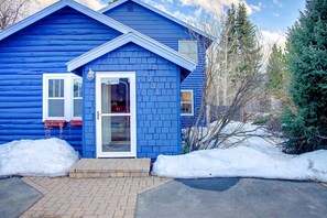 Exterior detail - Downtown, Dog Friendly, Fenced Yard | Walk to Eat/Drink & Park/Trails/River/Mtn Bus | Deck-Grill-W/D (Steamboat Springs)
