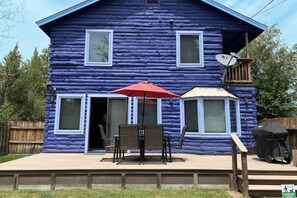 Outdoor dining - Downtown, Dog Friendly, Fenced Yard | Walk to Eat/Drink & Park/Trails/River/Mtn Bus | Deck-Grill-W/D (Steamboat Springs)