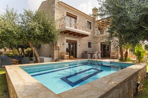 Outdoor pool - Villa Alea, Luxury stone villa with private pool and delicate decoration. (Magnisia, Rethymno, Greece)