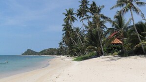 A beach with palm trees and a small building with a red roof. - 4 Bedroom Villa 4 SDV025-By Samui Dream Villas (Koh Samui)