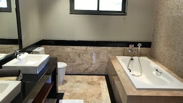 Villa, 4 Bedrooms, Non Smoking, Kitchen | Bathroom