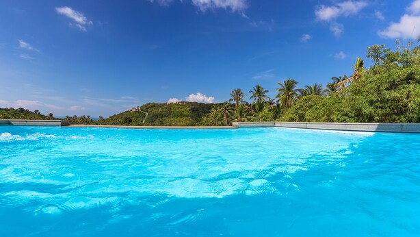 A clear blue pool with a view of a lush green landscape and palm trees. - 3 Bedroom Sea View Villa Mikia SDV007 - By Samui Dream Villas (Koh Samui)