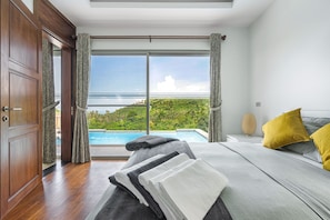 Villa luxueuse, 3 chambres, cuisine, vue sur la mer | 3 chambres, décor unique, bureau, fer et planche à repasser
