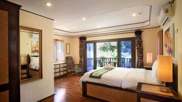 Villa, Multiple Bedrooms, Non Smoking, Kitchen | Individually decorated, desk, iron/ironing board, free WiFi