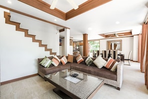 วิลล่า, หลายห้องนอน, ปลอดบุหรี่, ห้องครัว | บริเวณนั่งเล่น | ทีวีจอแบน