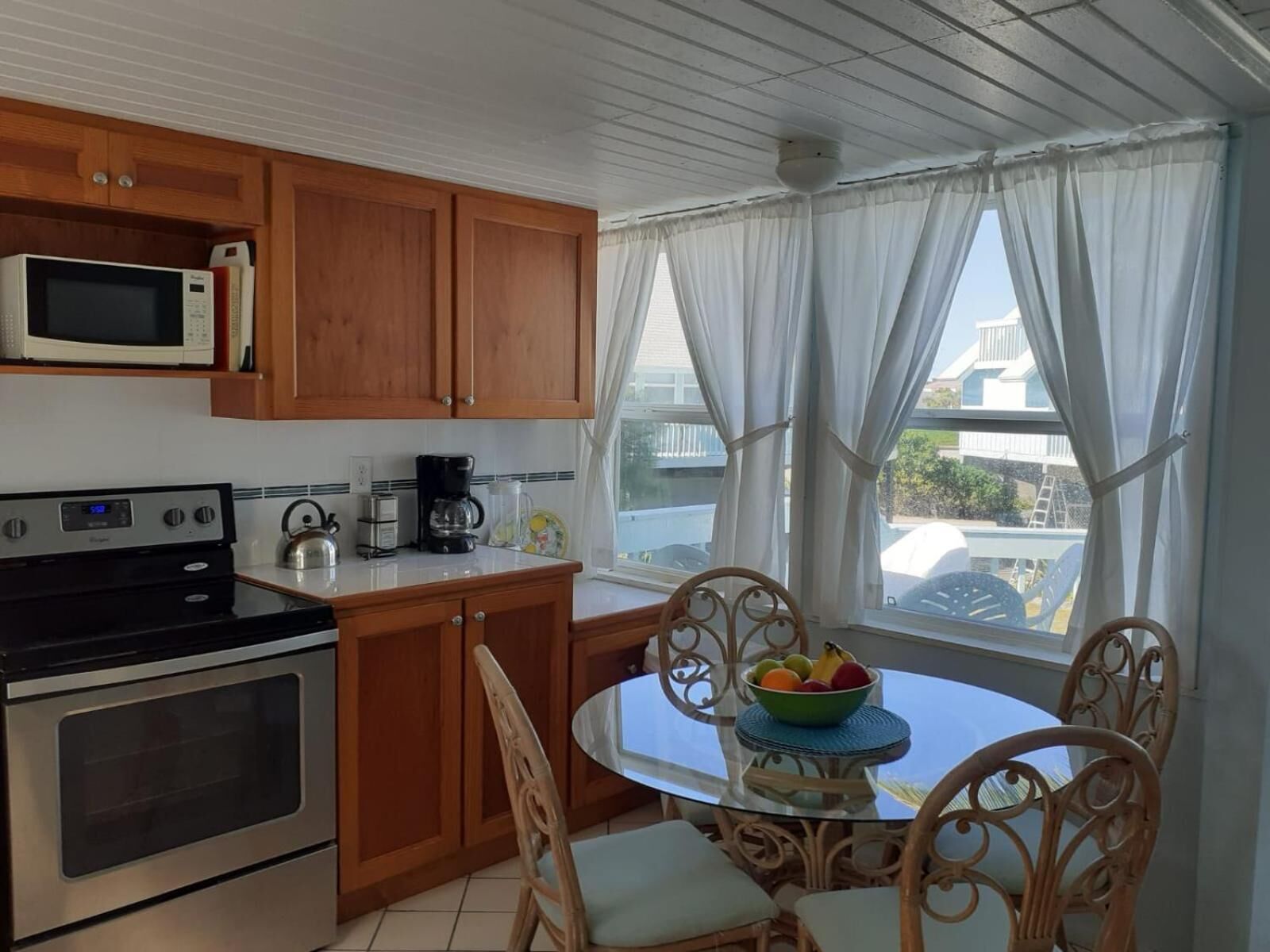 Deluxe Villa, Non Smoking, Ocean View (Spiral staircase) | Cuisine privée | Grand réfrigérateur, micro-ondes, four, plaque de cuisson