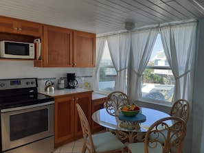 Deluxe Villa, Non Smoking, Ocean View (Spiral staircase) | 私人厨房 | 大冰箱、微波炉、烤箱、炉灶