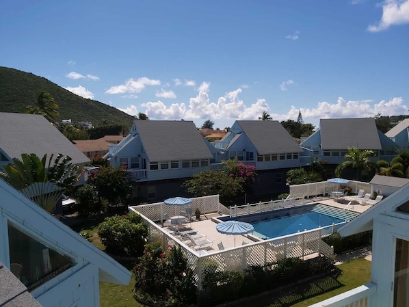 Hồ bơi ngoài trời