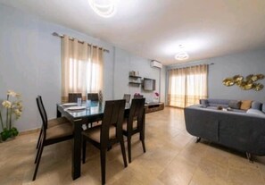 In-room dining - MicanApartments by Mary serwah ocansey (Accra)