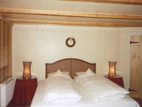 1 makuuhuone, silitysrauta/-lauta, vuodevaatteet