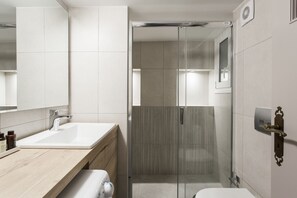 Apartment, 2 Schlafzimmer | Badezimmer | Dusche, kostenlose Toilettenartikel, Haartrockner, Handtücher