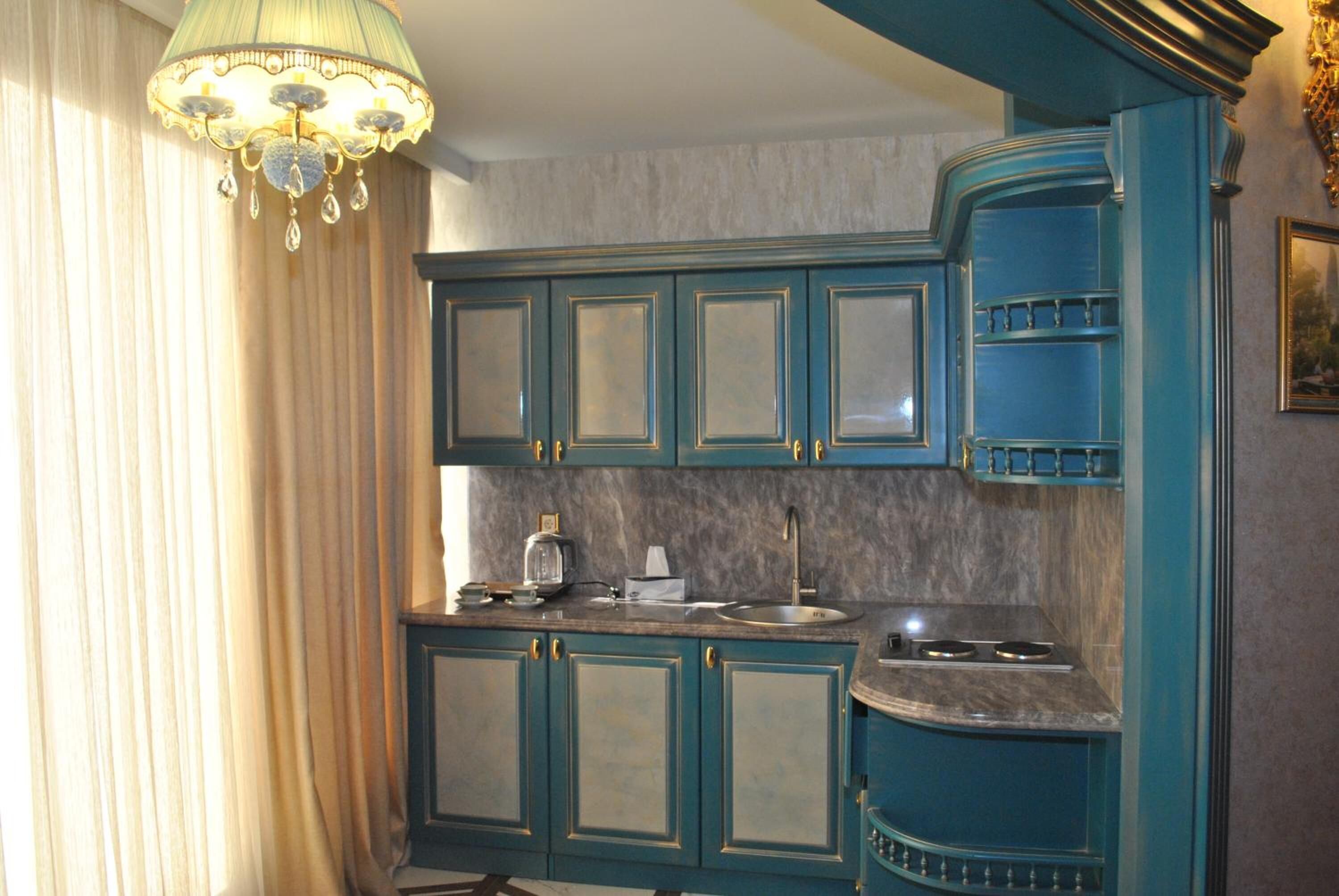 elite apartment | private kitchen | mini-fridge, coffee/tea maker, electric kettle, high chair