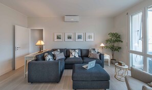 Smart TV, offices - Lakeview Panorama Penthouse with Washer,  Dryer & super fast Internet (Lugano)