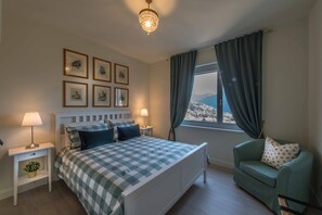 1 habitación, escritorio, tabla de planchar con plancha y wifi gratis 