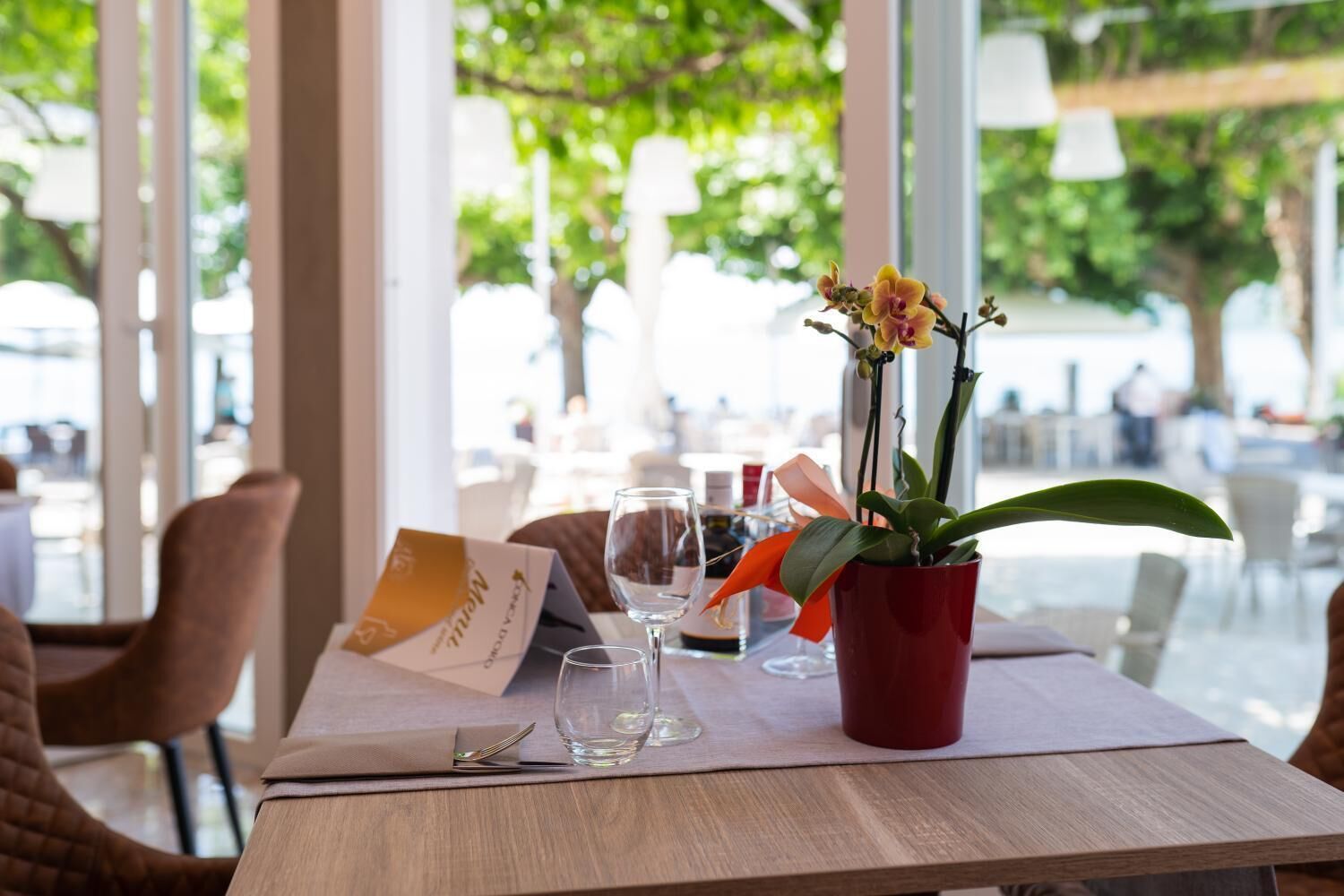 lunch served, italian cuisine, beach views