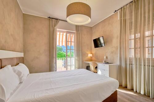 Double or Twin Room, Lake View | Minibar, free WiFi