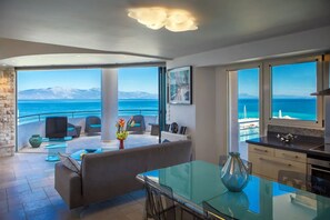 Interior - MARINA VIEW Luxury Sea Front Apartment (Xilokastro)