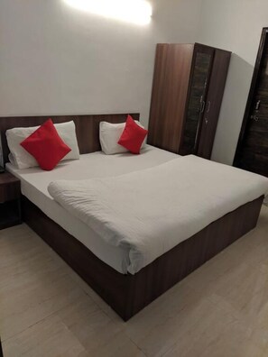 Deluxe Double Room | Desk, blackout drapes, soundproofing, free WiFi - ADB Rooms Hotel Toravio (New Delhi)