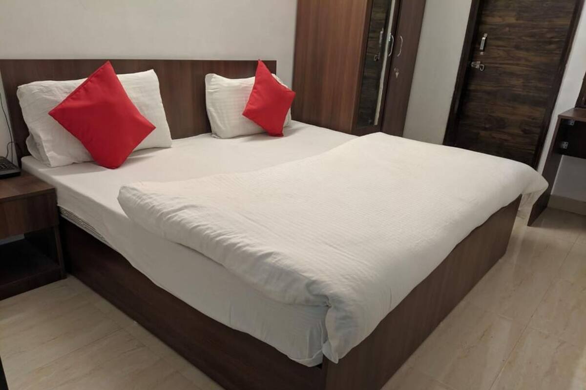 Phòng đôi Deluxe | Bàn, màn/rèm cản sáng, phòng cách âm 