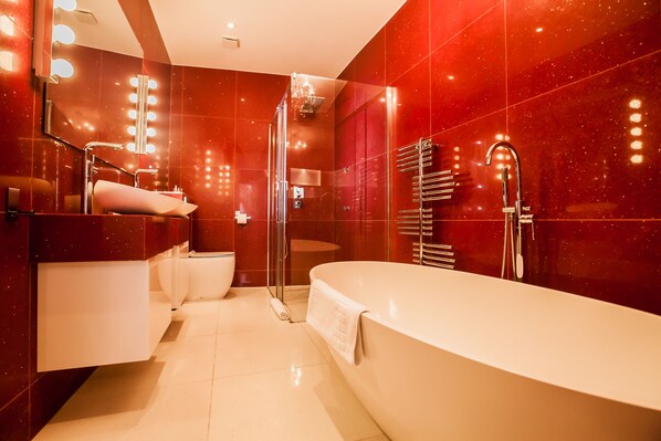 Luxury-Apartment, 2 Schlafzimmer | Komfortbadewanne