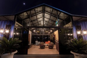 Quầy tiếp tân