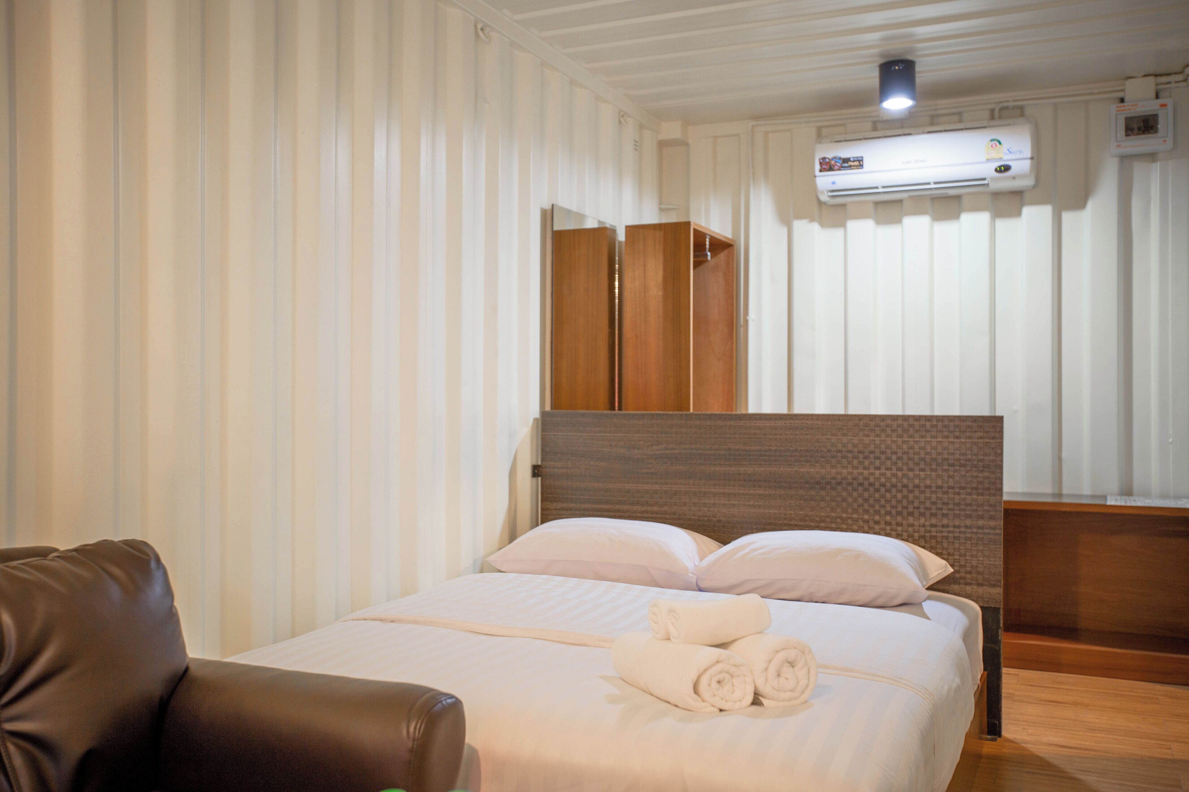 superior room, 1 queen bed | 1 bedroom, desk, blackout curtains, free wifi