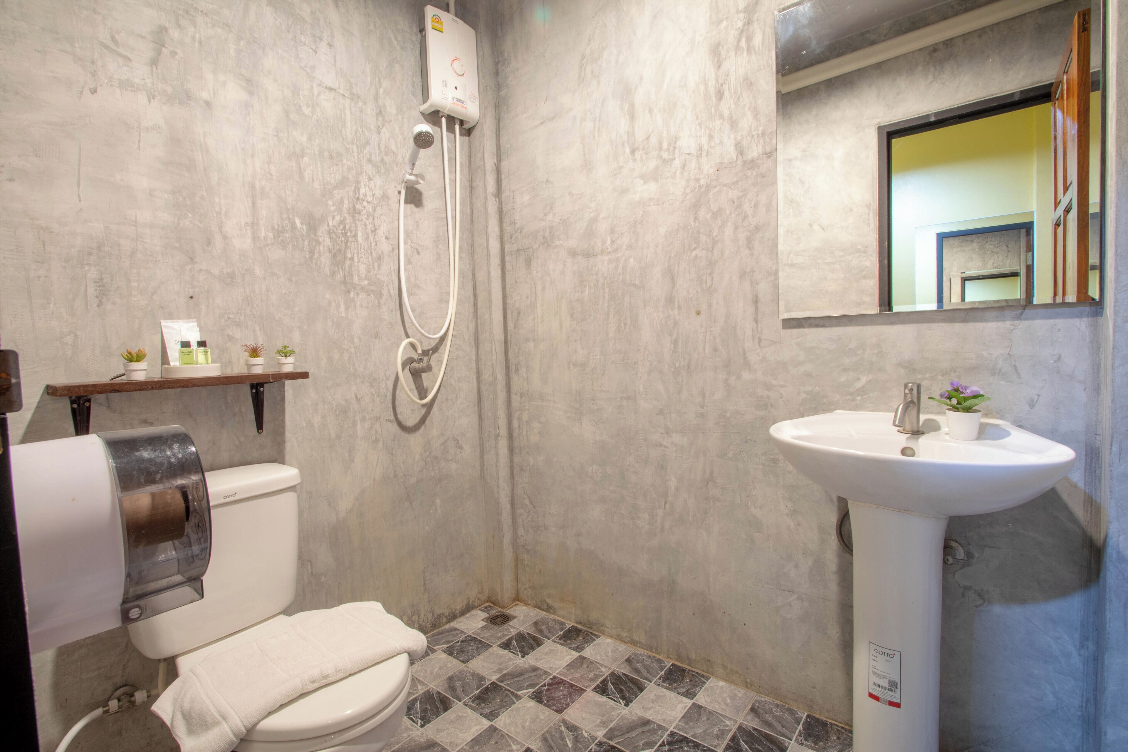 shower, free toiletries, towels, soap