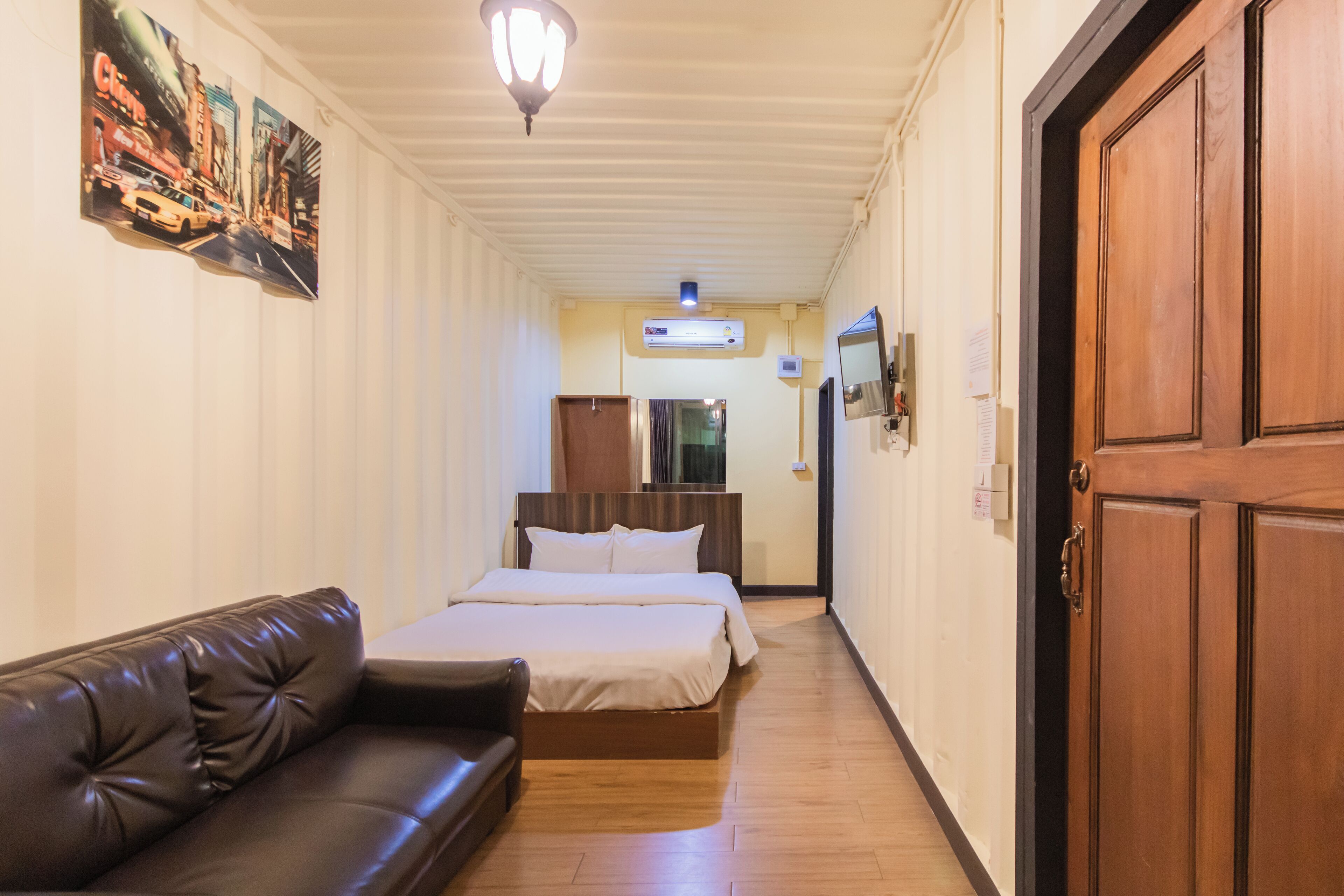 superior room, 1 queen bed | 1 bedroom, desk, blackout curtains, free wifi