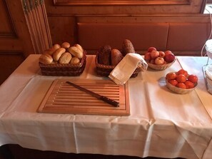 Petit déjeuner buffet servi tous les jours en supplément