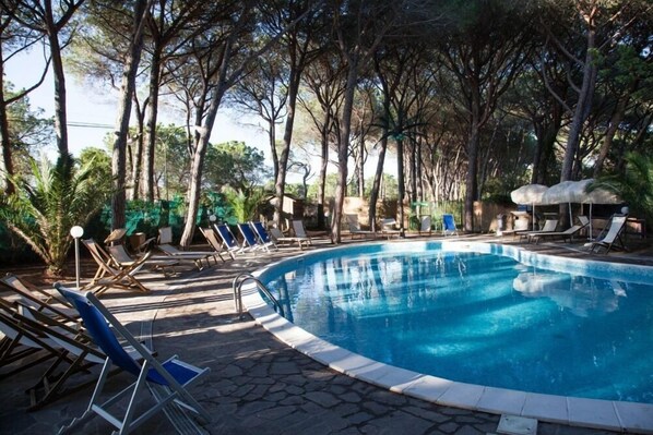 Seasonal outdoor pool