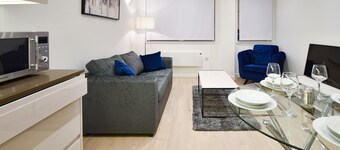 Silbury MK City Apartment With Parking
