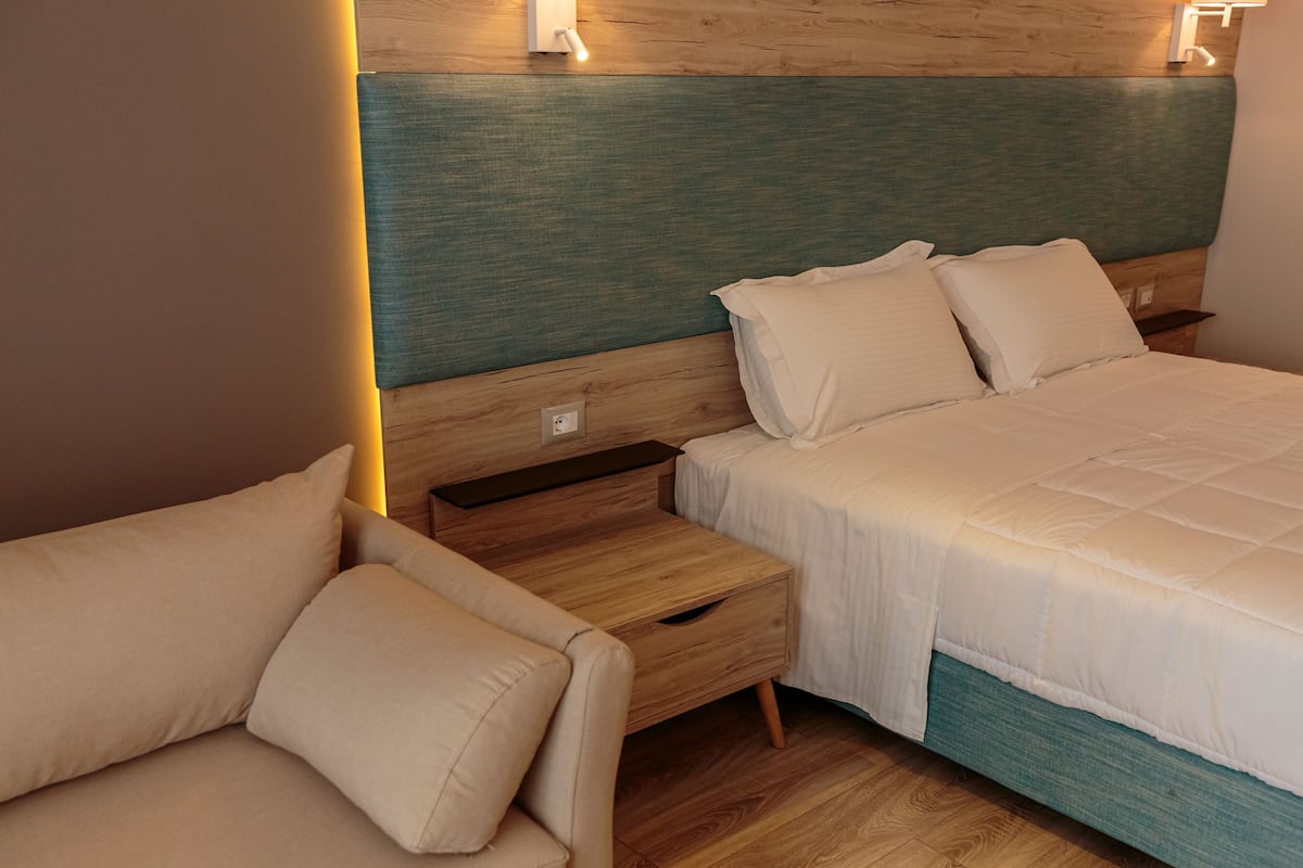 Minibar, sistema de insonorización, wifi gratis y ropa de cama