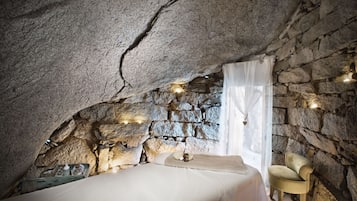 Outdoor treatment area, Turkish bath/hammam, body treatments