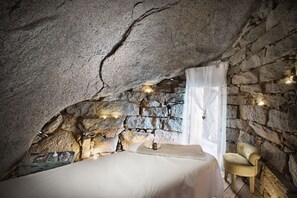 Outdoor treatment area, Turkish bath/hammam, body treatments - Tenuta Pilastru (Arzachena)