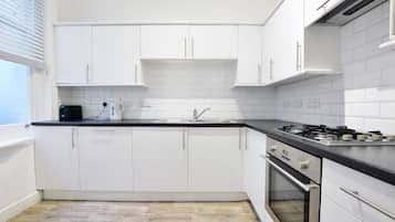 Apartment | Private kitchen | Full-sized fridge, microwave, oven, stovetop