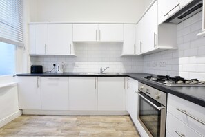 公寓 | 私人厨房 | 大冰箱、微波炉、烤箱、炉灶