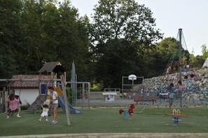 Children’s play area – outdoor