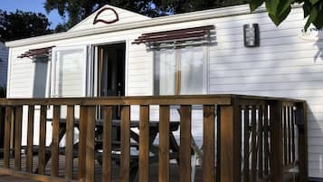 Mobile Home, 2 Bedrooms (O'phéa 734) | Terrace/patio