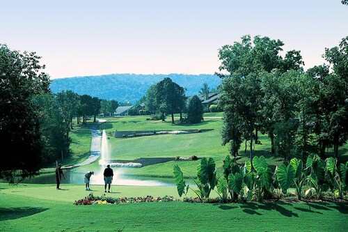 Top Floor Eagles Nest Condo with Pool and Hot Tub and Lake Views close to SDC