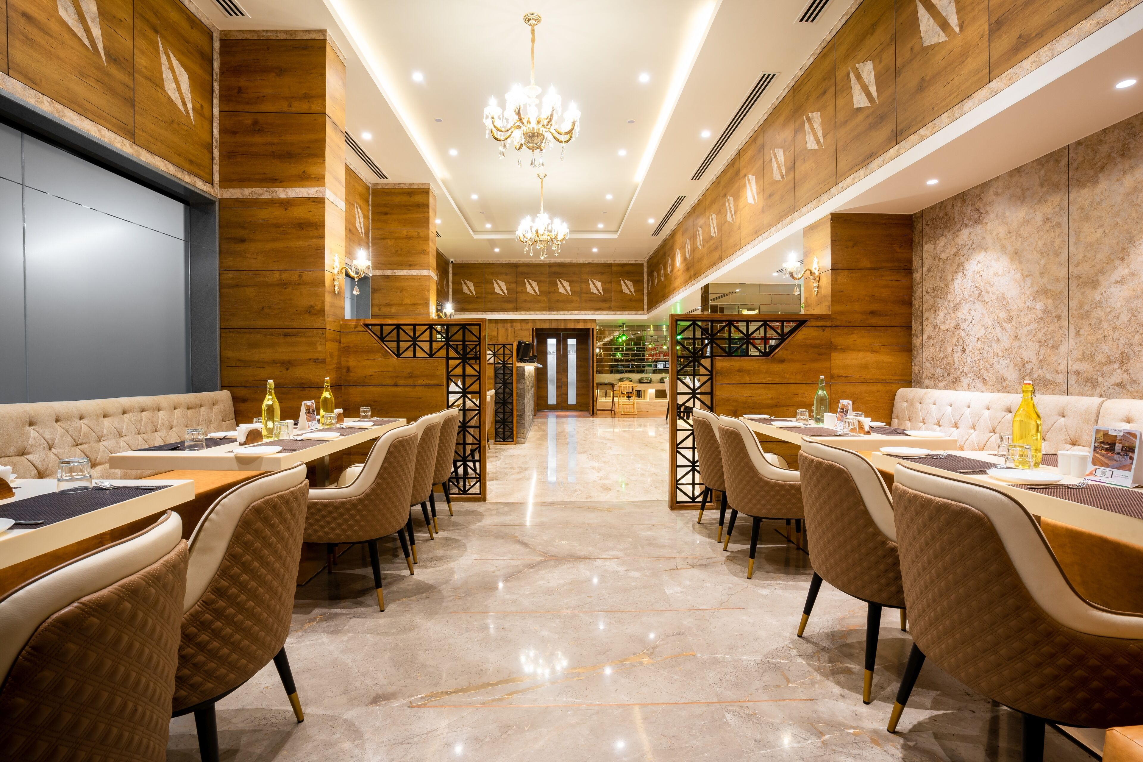 Petit déjeuner, déjeuner et dîner servis sur place