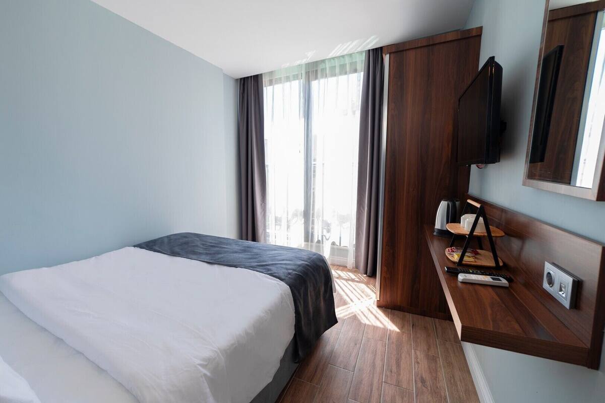 Free minibar, soundproofing, free WiFi, bed sheets