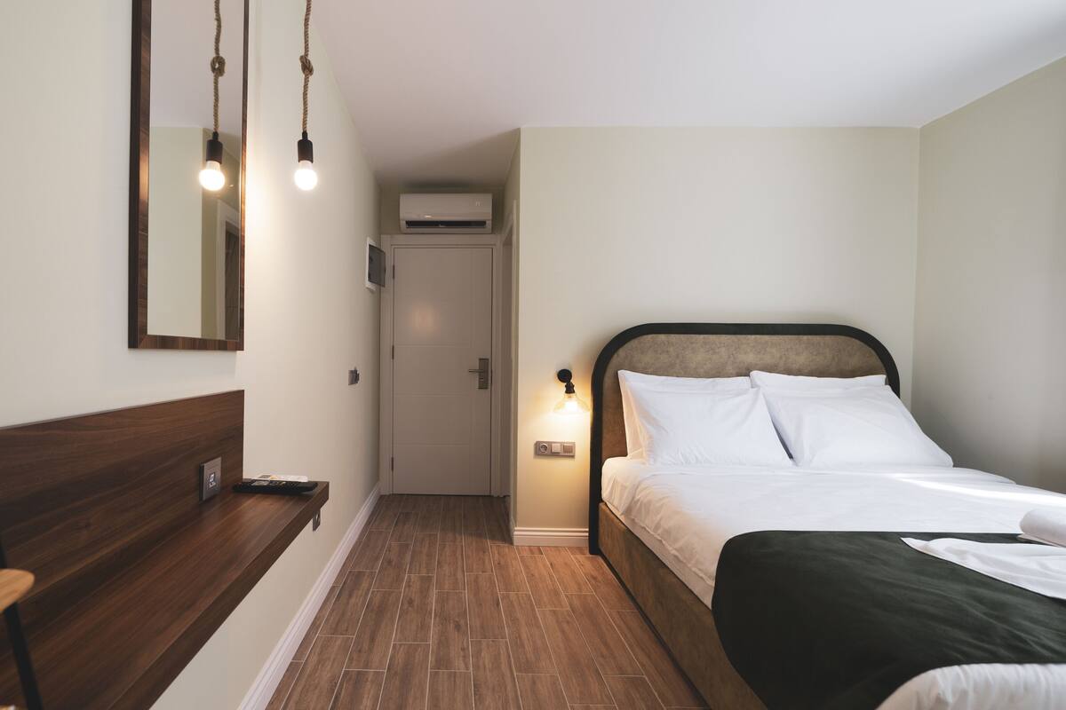 Free minibar, soundproofing, free WiFi, bed sheets