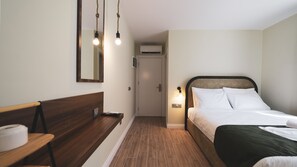 Free minibar, soundproofing, free WiFi, bed sheets