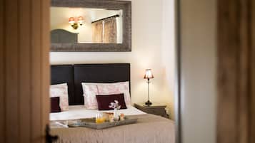 The Irishman's Cottage | 2 bedrooms, hypo-allergenic bedding, iron/ironing board, travel cot