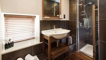 The Dovecote | Bathroom | Free toiletries, towels, shampoo