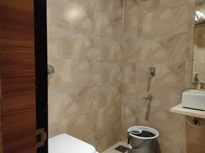 Bathroom - Hotel Universal Garden (Mumbai)