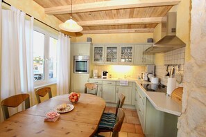 Casa, 3 dormitoris | Zona de menjador de l'habitació