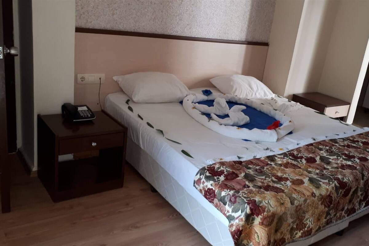 Standard Room, Sea View | Minibar, WiFi (surcharge), bed sheets