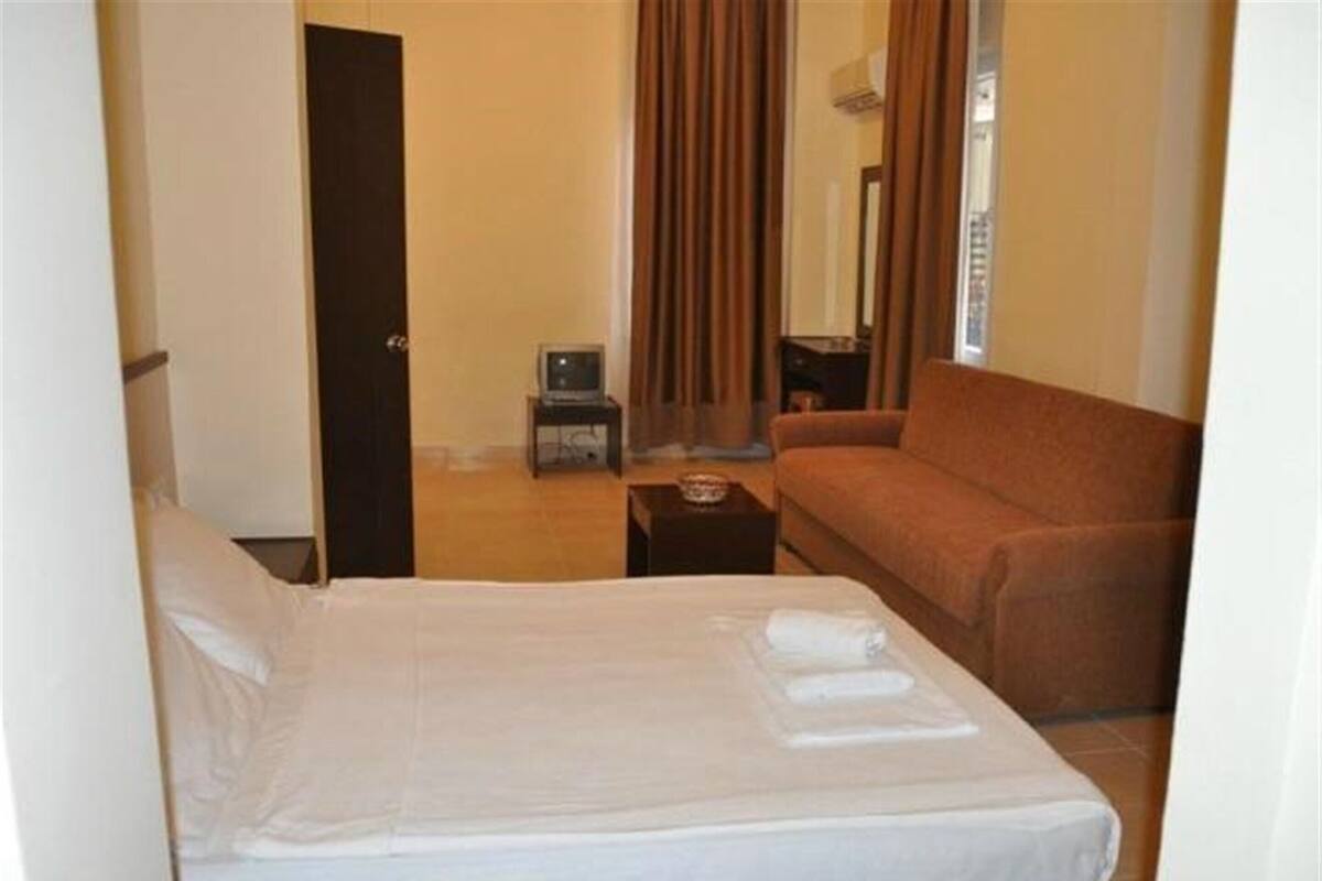 Triple Room, Garden View | Minibar, WiFi (surcharge), bed sheets