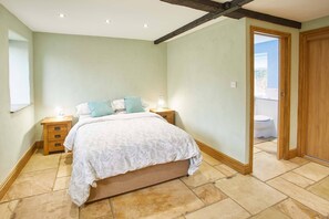 Småhus, 1 soverom | 1 soverom, sengetøy av topp kvalitet og skrivebord for bærbar PC